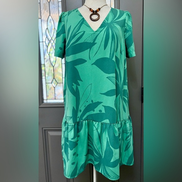 A New Day Green Tropical Print Drop Waist Ruffle Sleeve V-Neck Dress | Medium - Picture 1 of 8